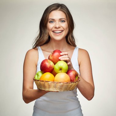 meyve tutan gülümseyen kadın ayarla. kırmızı, yeşil elma. portakal.