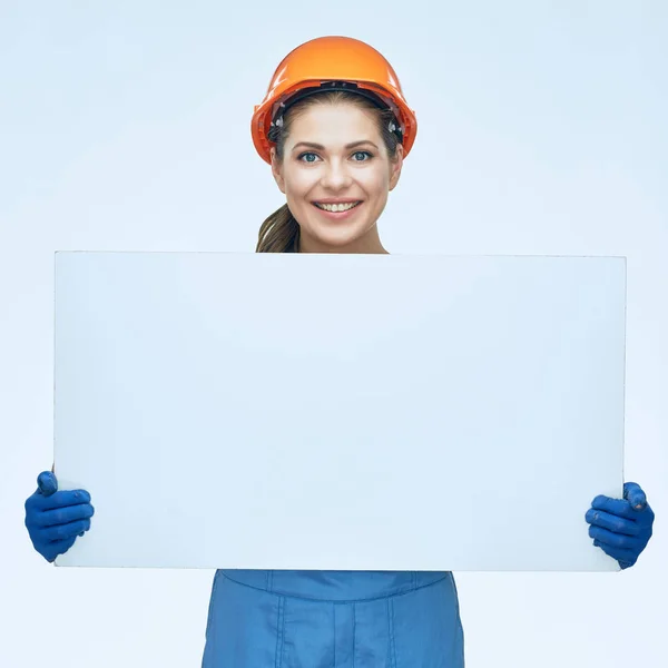 Builder holding vit banderoll med kopia utrymme. — Stockfoto