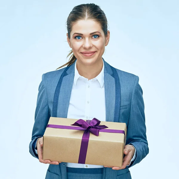 Mujer en traje de negocios caja de espera —  Fotos de Stock