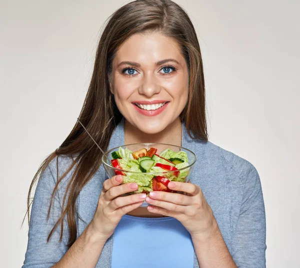 Genç kadın holding kase