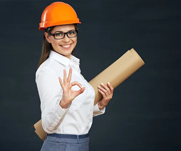 Mujer sonriente constructor show OK . — Foto de Stock