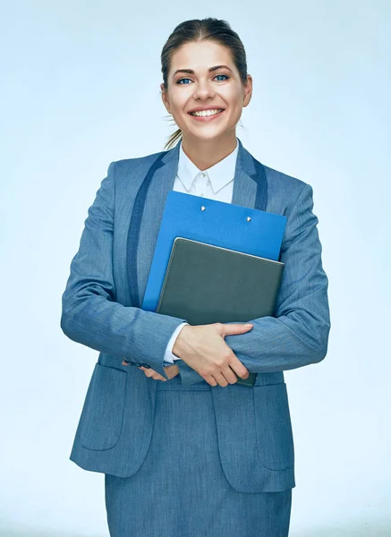 Empresária segurar papel de negócios isolado retrato . — Fotografia de Stock