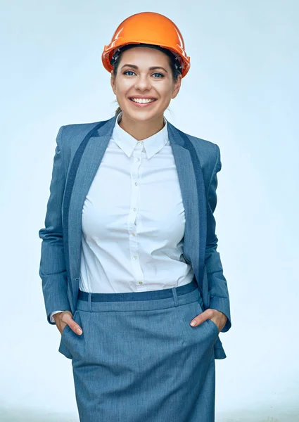 Business portret van de ingenieur van de vrouw in pak. — Stockfoto