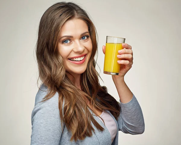 kadın yüz portre ile portakal suyu cam. 