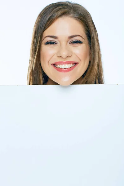 Rosto mulher sorridente com placa branca — Fotografia de Stock