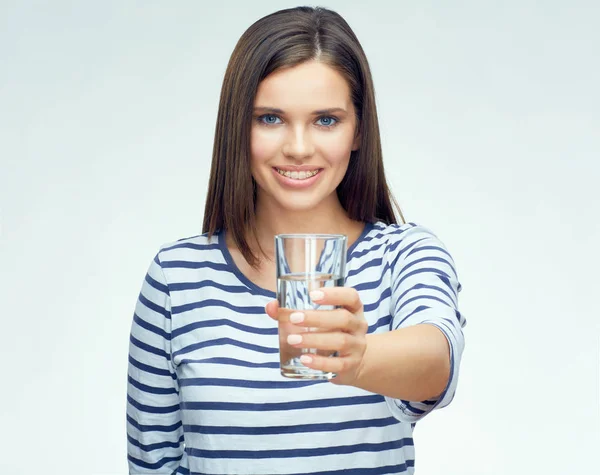 Donna sorridente con apparecchio dentale — Foto Stock