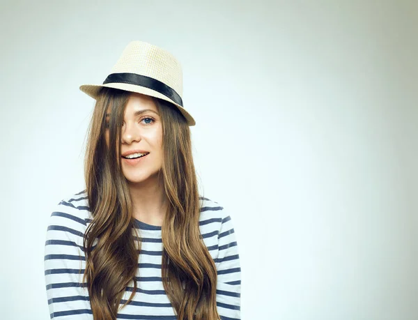 Attractive Young Smiling Woman Wearing Hat Looking Camera — Stock Photo, Image