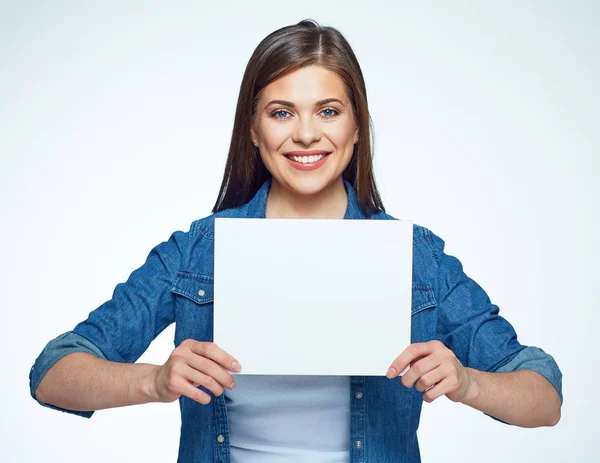 Smiling woman holding white sign board. — Stock Photo, Image