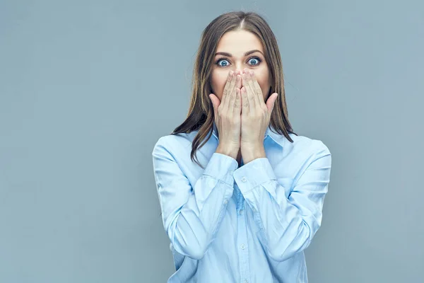 Verbaasd Business vrouw geïsoleerde portret. — Stockfoto