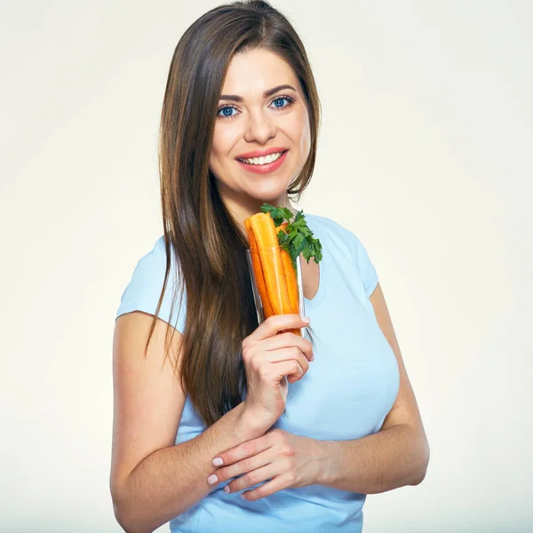 Mujer sosteniendo vidrio con zanahorias —  Fotos de Stock
