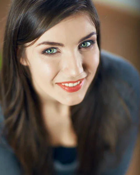 Close-up van gezicht portret van lachende meisje. — Stockfoto