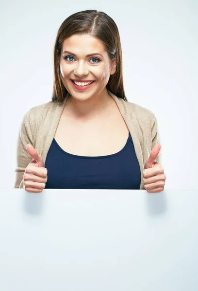 Ragazza sorridente mostra pollici in su. Cartello bianco bianco . — Foto Stock