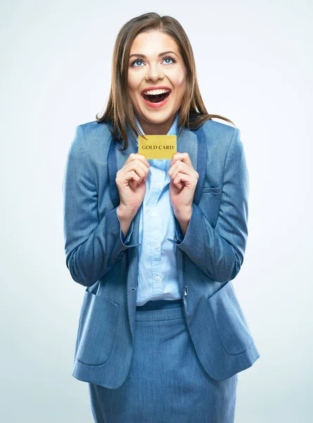 Donna in possesso di carta di credito — Foto Stock