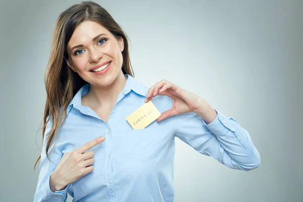 De wijzende vinger van de vrouw op de betaalkaart — Stockfoto