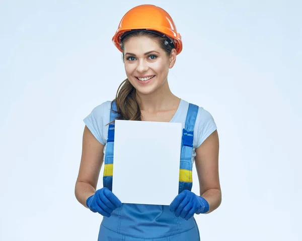 Kvinna i coverall holding vit banner — Stockfoto