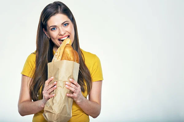 Grappige vrouw bijten brood — Stockfoto
