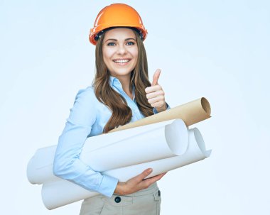 Kadın mimar başparmak dayanabiliyor. Gülümseyen iş kadını 