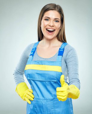 Başparmak Oluşturucusu üniforma giyen gülümseyen kadın ortaya çıktı.