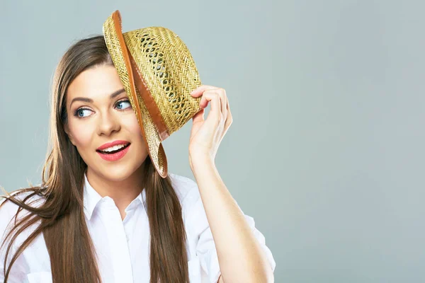 Retrato de cerca aislado de una mujer joven. Copiar espacio . — Foto de Stock