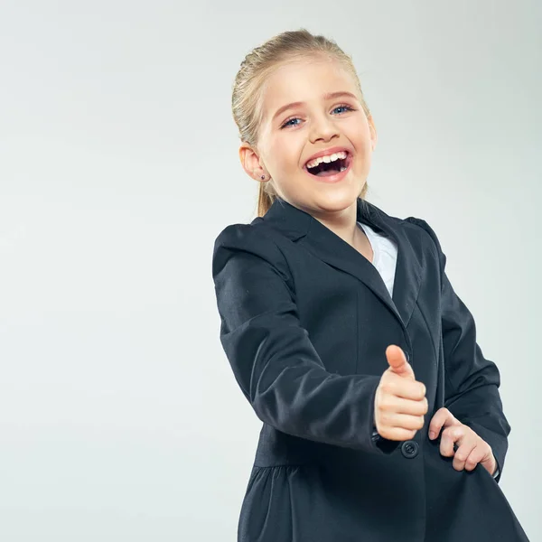 La pequeña mujer de negocios sonriente muestra el pulgar hacia arriba. Niña en autobús —  Fotos de Stock