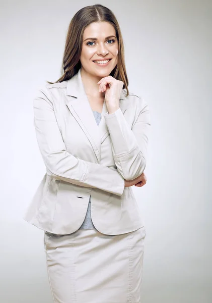 Positivo sorridente donna d'affari che indossa abito da ufficio — Foto Stock