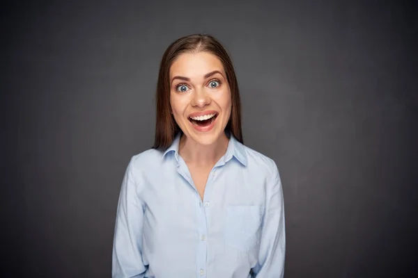 Ung affärskvinna ler med tänder. — Stockfoto