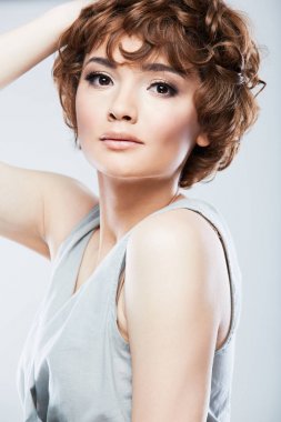 Seksi genç model portre kadar kapatın. 