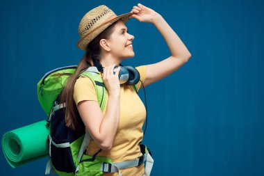 kadın turist sırt çantası profil portre ile