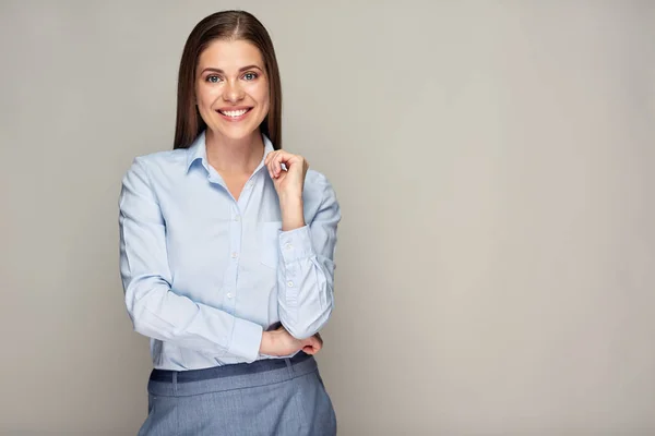 Zakelijke vrouw geïsoleerde portret op grijze achtergrond. — Stockfoto