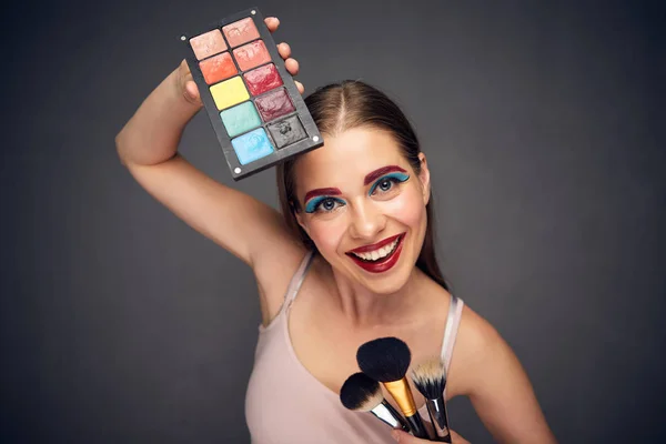 Loco maquillaje artista con payaso peor maquillaje . — Foto de Stock