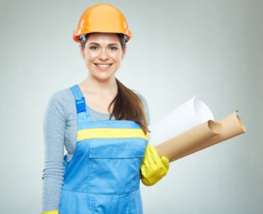 Holding kağıt planı gülümseyen kadın Oluşturucu. 