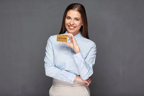 Женщина с золотой кредиткой . — стоковое фото