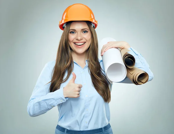 Mosolygó üzleti nő builder gazdaság felvetített műszaki drawi — Stock Fotó