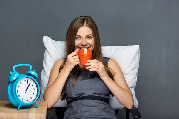 Zakenvrouw met koffiekopje — Stockfoto