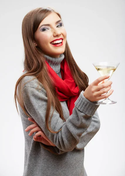 Усміхнена жінка святкує подію з алкогольним напоєм . — стокове фото