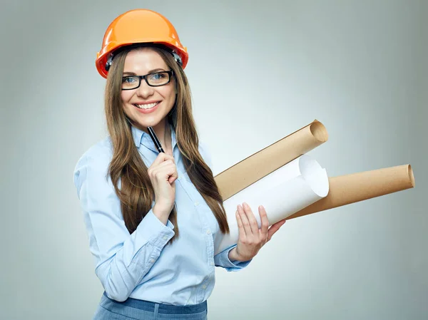 Student tjej arkitekt glasögon håller rullas upp technic — Stockfoto