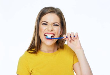 güzel bir kadın diş fırçalama