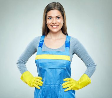 Gri arka karşı duran kadın Oluşturucu. 