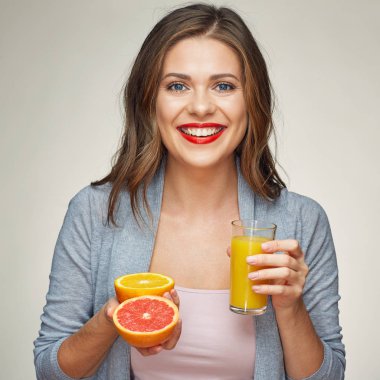 kadın holding portakal greyfurt ile