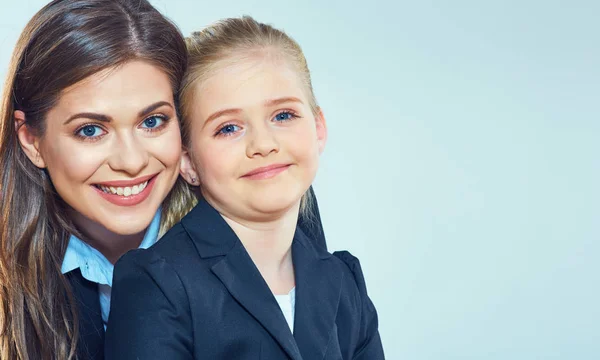 Mujer de negocios con hija de cerca — Foto de Stock