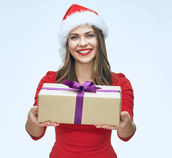 ผู้หญิงถือกล่องของขวัญ — ภาพถ่ายสต็อก
