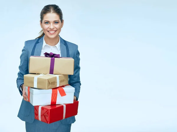 Woman in business suit holding boxes — Stock Photo, Image