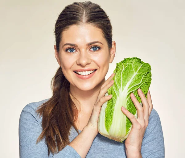 Woman holding green cabbage — Stock Photo, Image