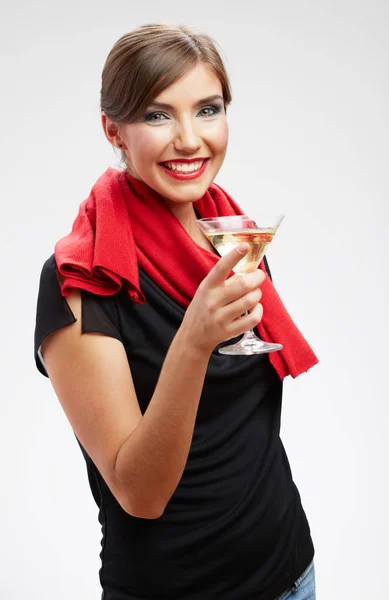 Genç womanportrait kokteyl cam ile gülümseyen siyah dr giyinmiş — Stok fotoğraf