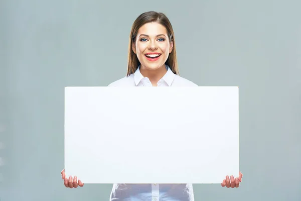 Geschäftsfrau mit leerem Schild — Stockfoto