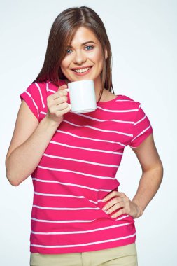 çay içme kadın gülümsüyor