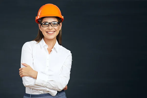 Mujer constructora en casco de protección — Foto de Stock