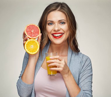 kadın holding portakal greyfurt ile