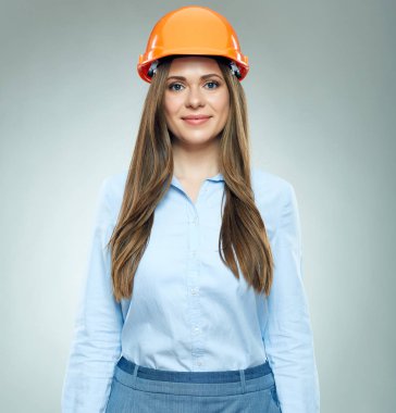 Gülümseyen iş kadın builder, gerçek arazi iş