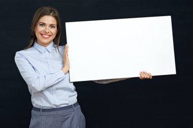 Gülümseyen işkadını tabela holding